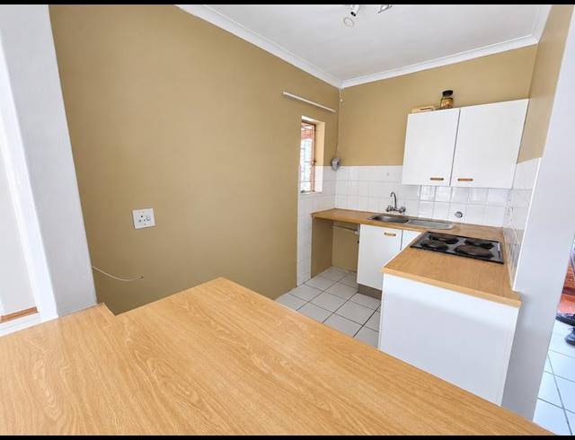 2 BEDROOM APARTMENT FOR SALE IN NEWLANDS